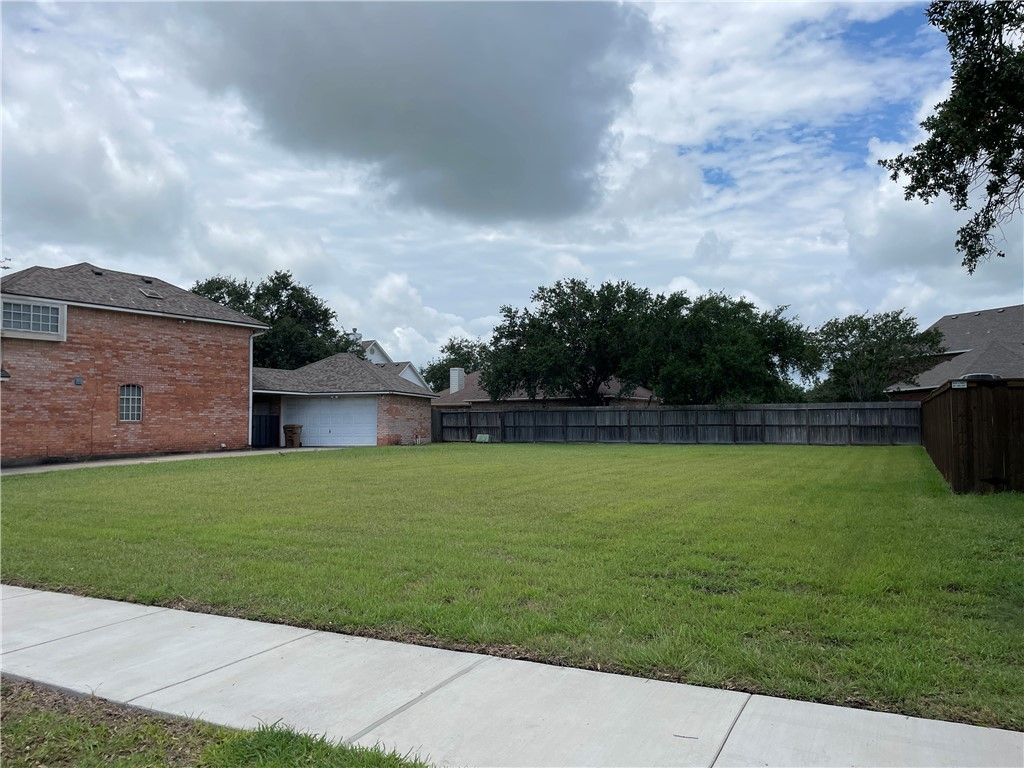 6249 Strasbourg Dr, Corpus Christi, TX 78414 — photo 5