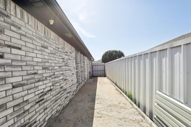 767 Deauville Circle E, Fort Worth, TX 76108