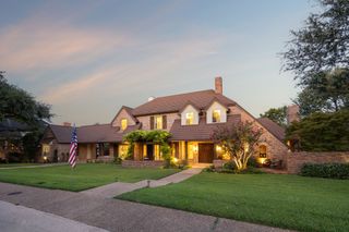14820 Bellbrook Drive, Addison, TX 75254