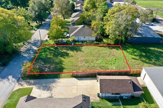 2111 E Cairo Street, Springfield, MO 65802