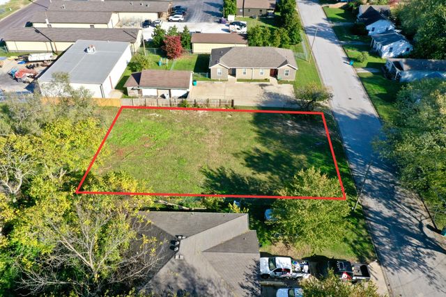 2111 E Cairo Street, Springfield, MO 65802