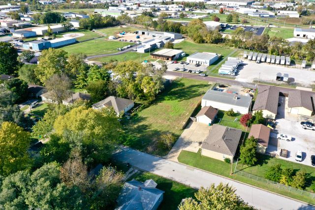 2111 E Cairo Street, Springfield, MO 65802