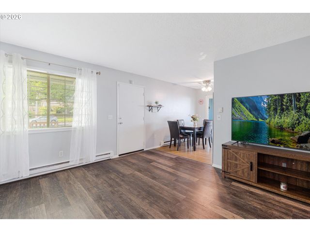 3807 N JUNEAU St, Portland, OR 97217