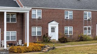 200 MAPLEWOOD DR #D8, Pottstown, PA 19464