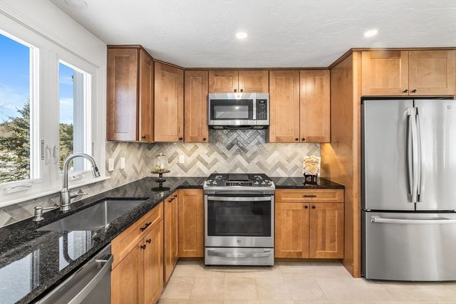 3 Thayer Rd, Medway, MA 02053