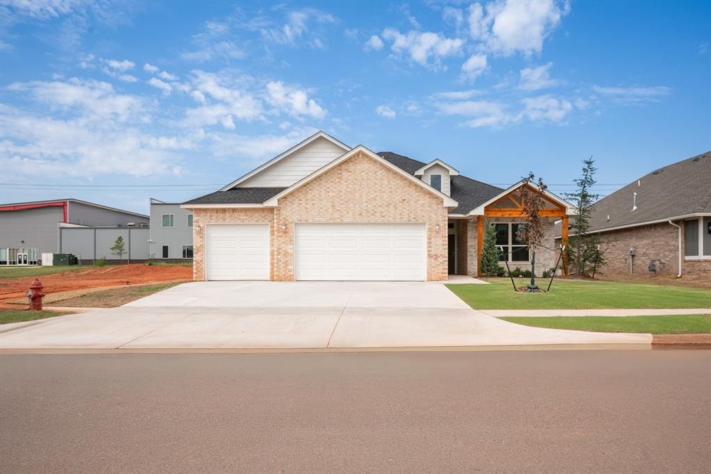 4909 Misty Wood Lane, Mustang, OK 73064