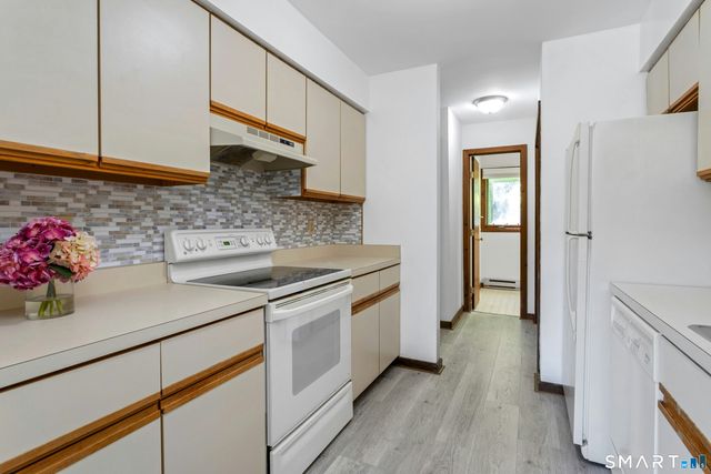 18 Twin Oaks 18, New Milford, CT 06776