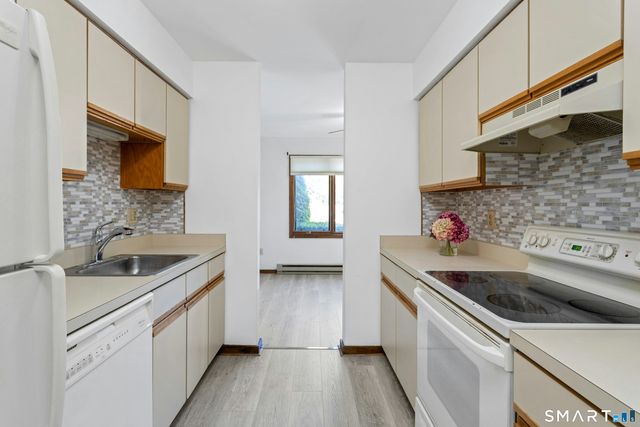 18 Twin Oaks 18, New Milford, CT 06776