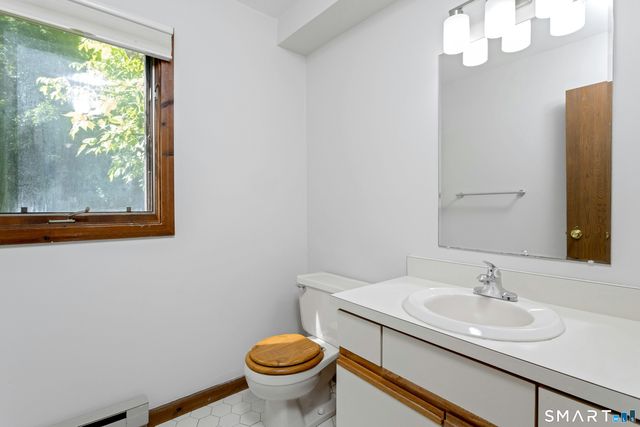 18 Twin Oaks 18, New Milford, CT 06776