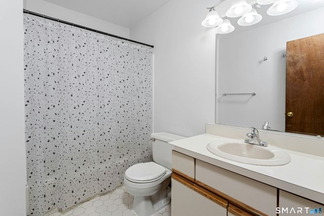 18 Twin Oaks 18, New Milford, CT 06776