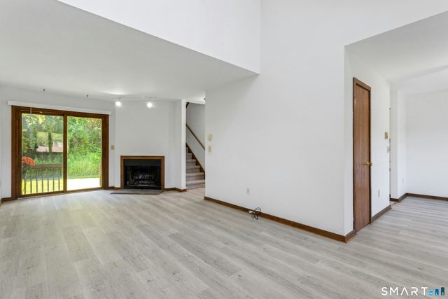 18 Twin Oaks 18, New Milford, CT 06776