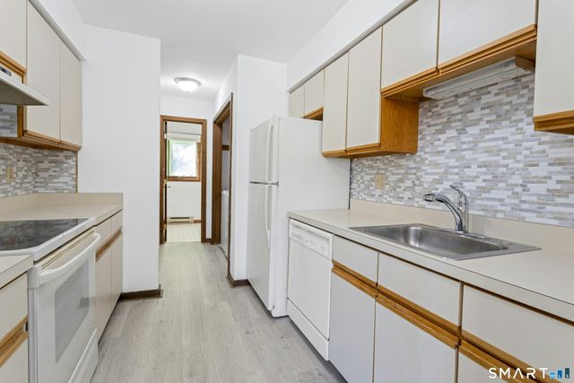 18 Twin Oaks 18, New Milford, CT 06776