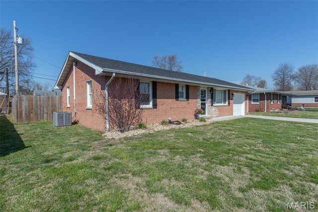 105 Surrey Lane, Bethalto, IL 62010