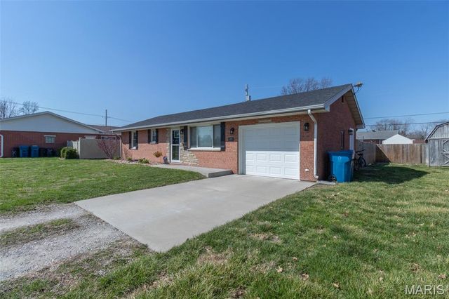 105 Surrey Lane, Bethalto, IL 62010