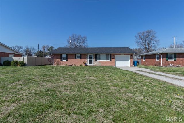 105 Surrey Lane, Bethalto, IL 62010