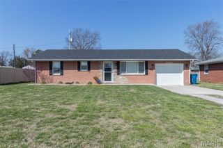 105 Surrey Lane, Bethalto, IL 62010
