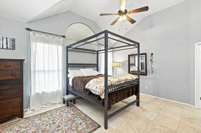 302 N Carriage Hills DR, Georgetown, TX 78626