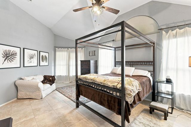302 N Carriage Hills DR, Georgetown, TX 78626
