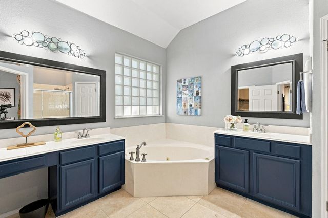 302 N Carriage Hills DR, Georgetown, TX 78626
