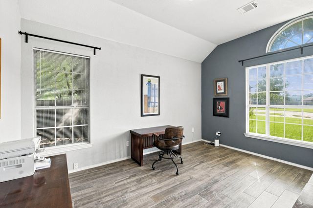 302 N Carriage Hills DR, Georgetown, TX 78626