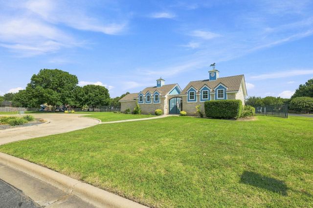 302 N Carriage Hills DR, Georgetown, TX 78626