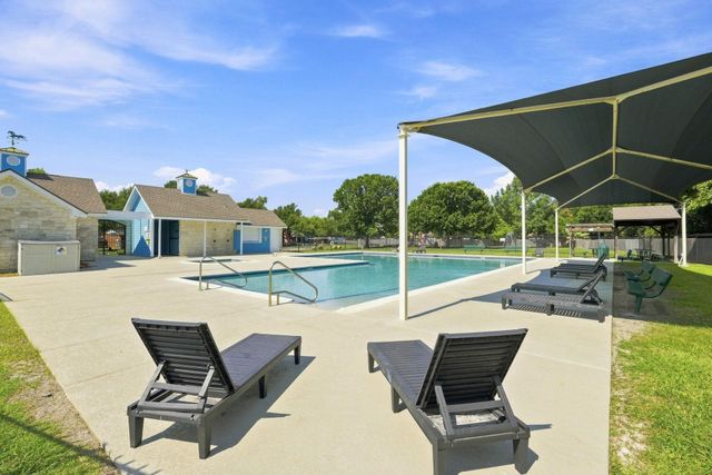 302 N Carriage Hills DR, Georgetown, TX 78626