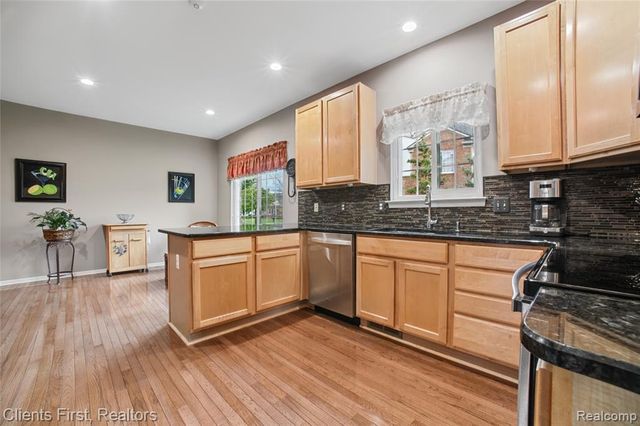 47885 Vistas Circle Drive 70, Canton, MI 48188