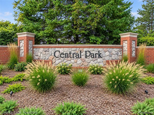 47885 Vistas Circle Drive 70, Canton, MI 48188