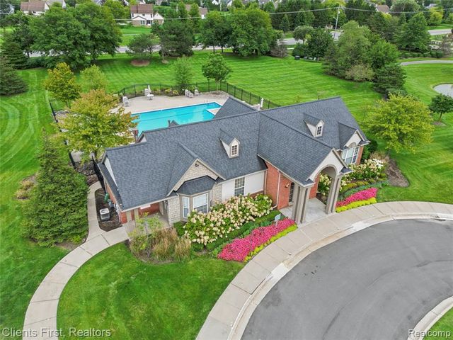 47885 Vistas Circle Drive 70, Canton, MI 48188