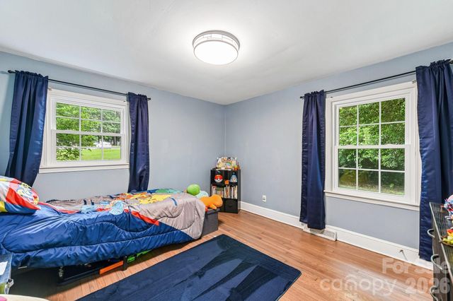 933 Clanton Road, Charlotte, NC 28217