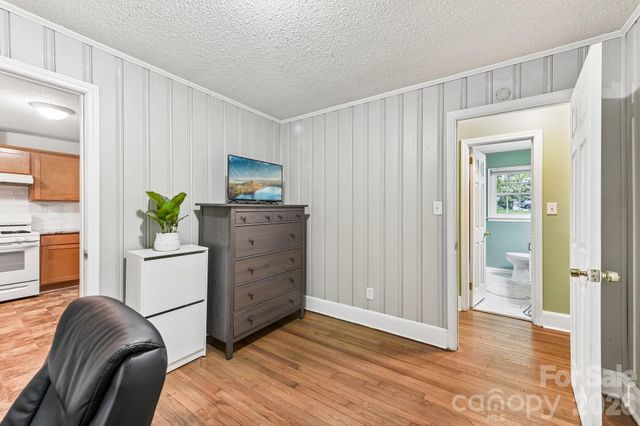 933 Clanton Road, Charlotte, NC 28217