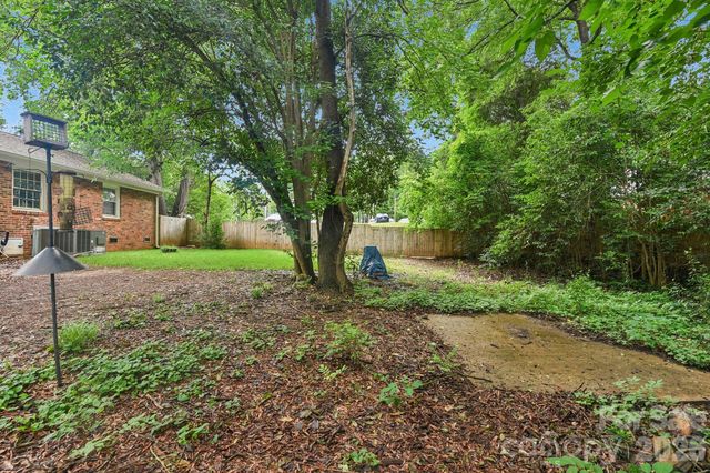 933 Clanton Road, Charlotte, NC 28217