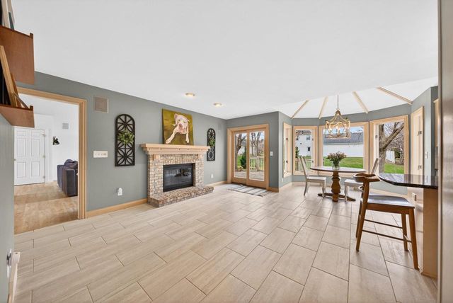 422 E OLDE PALTZER COURT, Appleton, WI 54913