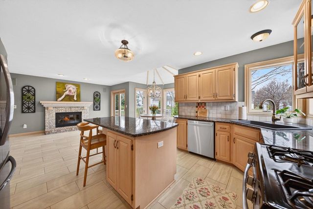 422 E OLDE PALTZER COURT, Appleton, WI 54913