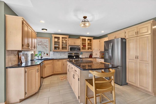 422 E OLDE PALTZER COURT, Appleton, WI 54913