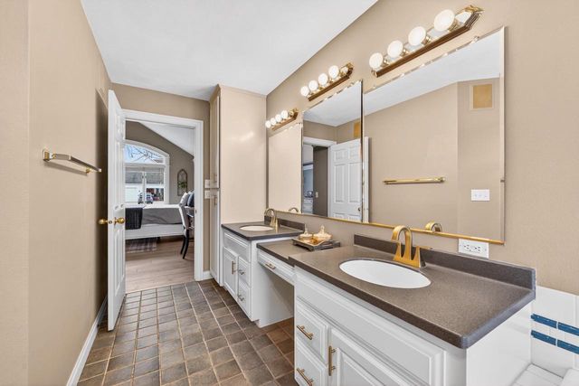 422 E OLDE PALTZER COURT, Appleton, WI 54913