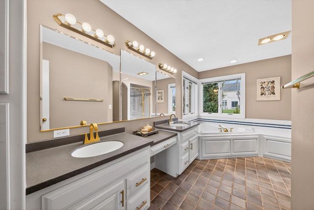 422 E OLDE PALTZER COURT, Appleton, WI 54913