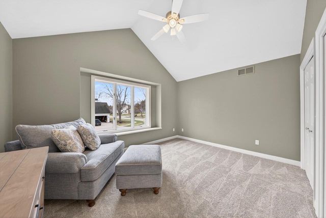 422 E OLDE PALTZER COURT, Appleton, WI 54913