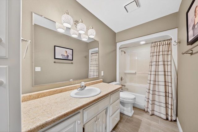 422 E OLDE PALTZER COURT, Appleton, WI 54913