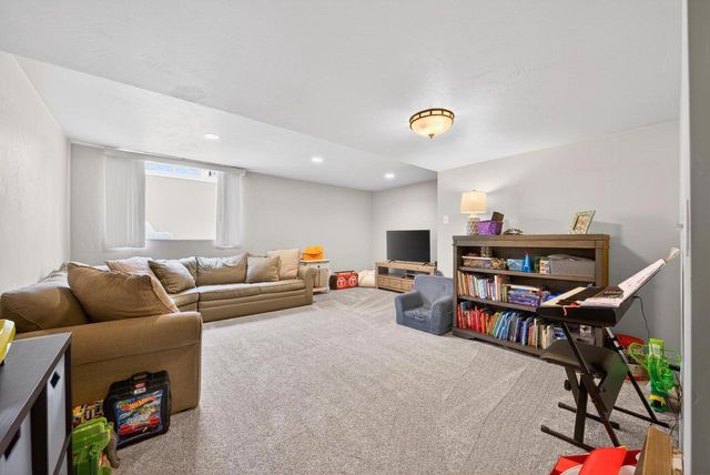 422 E OLDE PALTZER COURT, Appleton, WI 54913