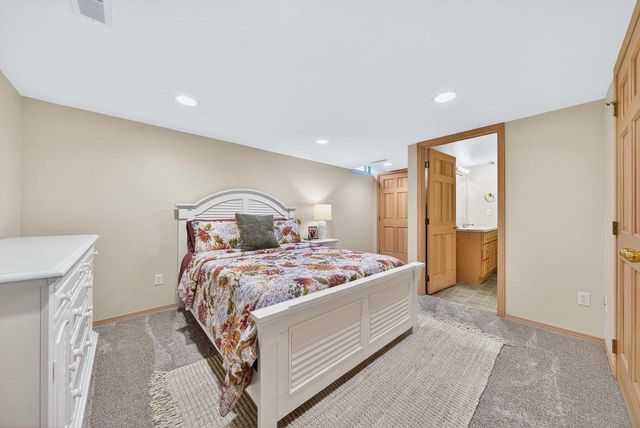 422 E OLDE PALTZER COURT, Appleton, WI 54913