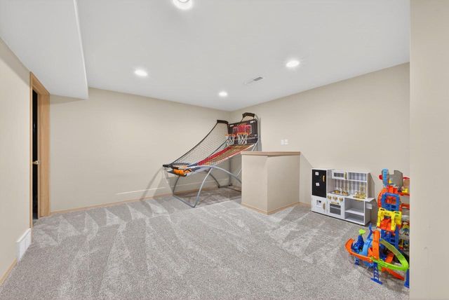 422 E OLDE PALTZER COURT, Appleton, WI 54913