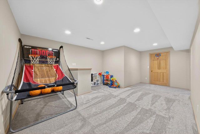 422 E OLDE PALTZER COURT, Appleton, WI 54913