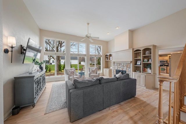 422 E OLDE PALTZER COURT, Appleton, WI 54913