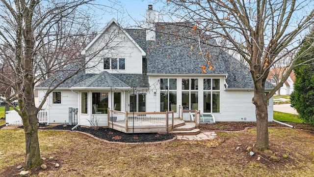 422 E OLDE PALTZER COURT, Appleton, WI 54913
