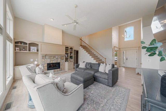 422 E OLDE PALTZER COURT, Appleton, WI 54913