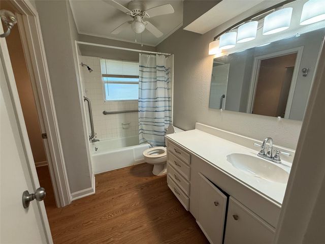 8109 Magnolia Lane, Hitchcock, TX 77563