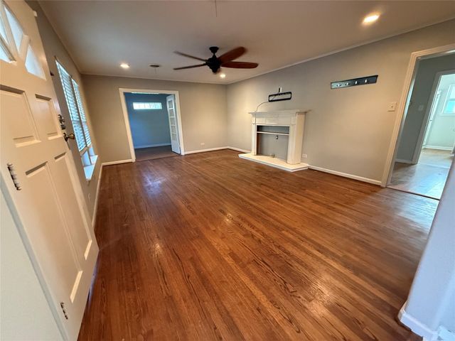 8109 Magnolia Lane, Hitchcock, TX 77563