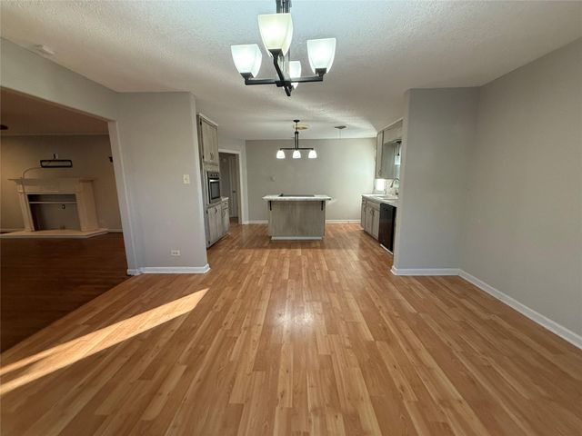 8109 Magnolia Lane, Hitchcock, TX 77563