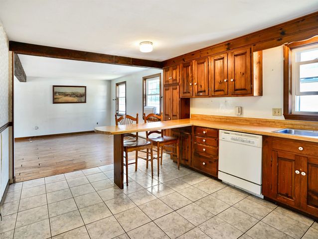 2 Jeffrey Drive, Hampton, NH 03842